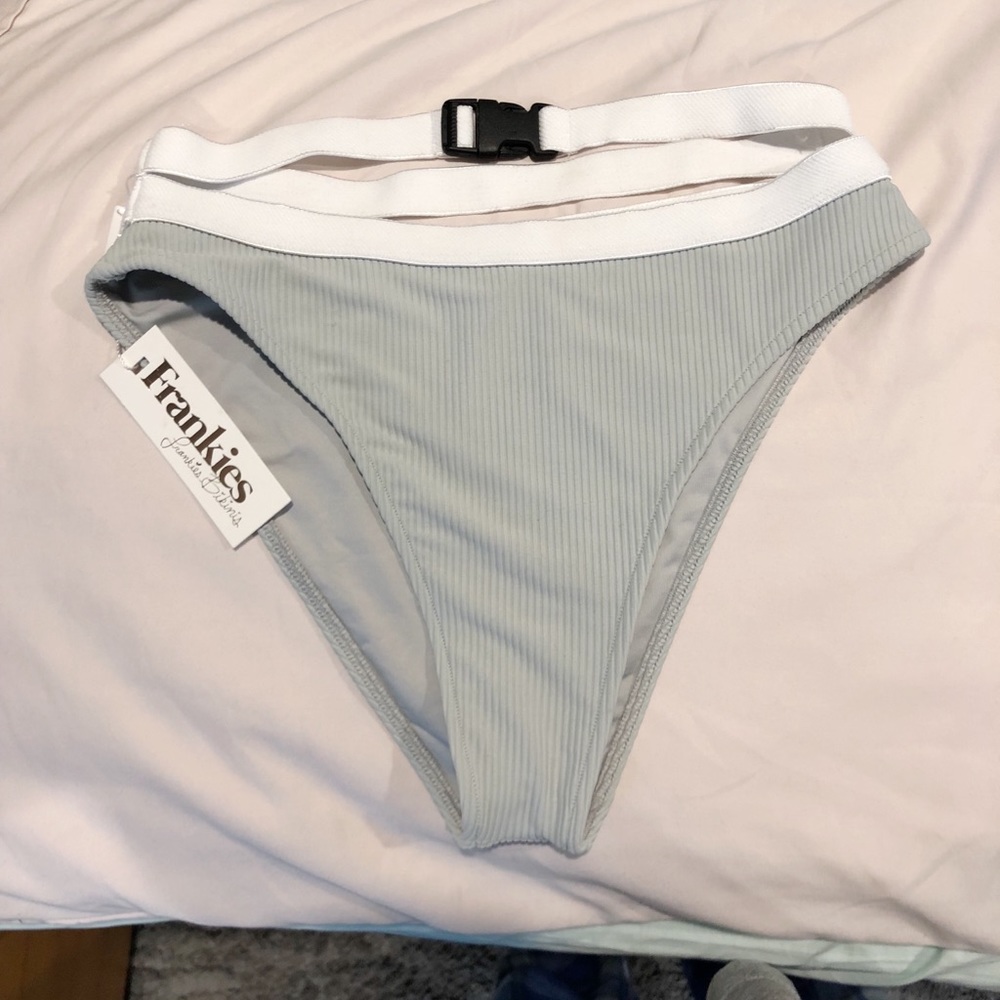 BNWT Frankie’s bikinis Kiki bottoms